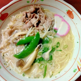 きのこたっぷり豚骨ラーメン